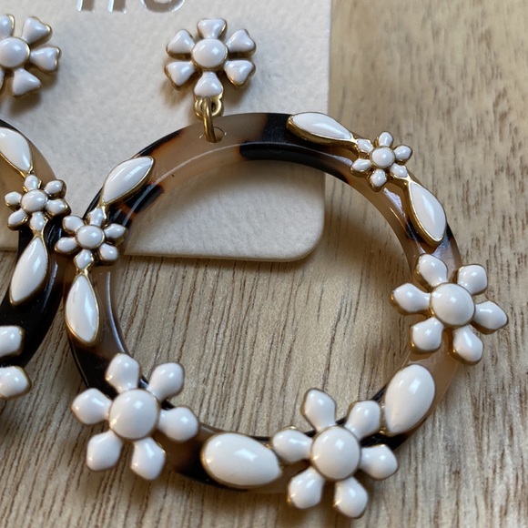 🎉HP🎉 ITS Floral Hoop Post Earrings 💗 White Brwon & Black - Picture 5 of 8